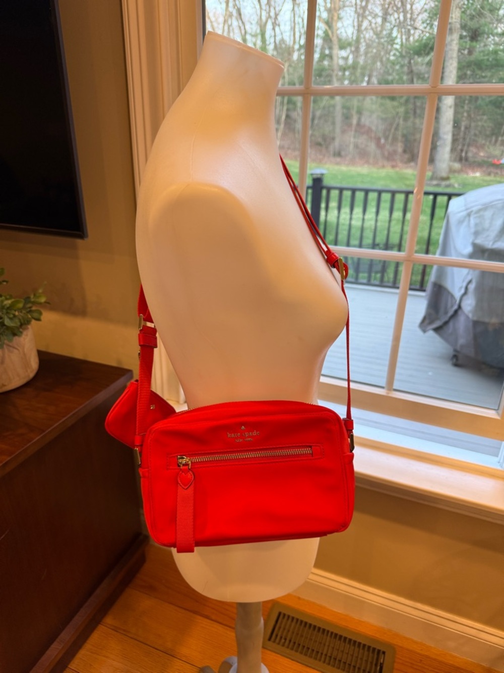 NWT 🏷️ Kate Spade bright red crossbody bag with front zip